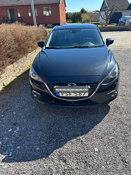 Mazda 3 4 of 5