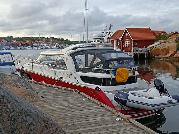 Marex 320ACC med Yanmar 8LV-370, V8 diesel, c:a 550 motortimmar 17 of 24