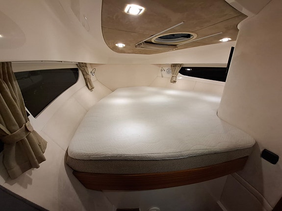 Marex 320ACC med Yanmar 8LV-370, V8 diesel, c:a 550 motortimmar 10 of 24