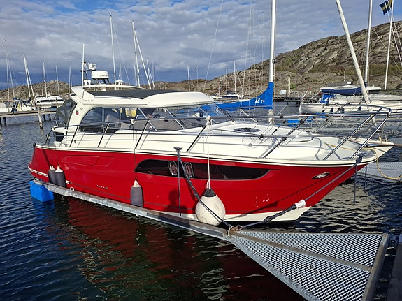 Marex 320ACC med Yanmar 8LV-370, V8 diesel, c:a 550 motortimmar 15 of 24
