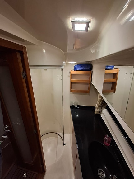 Marex 320ACC med Yanmar 8LV-370, V8 diesel, c:a 550 motortimmar 8 of 24