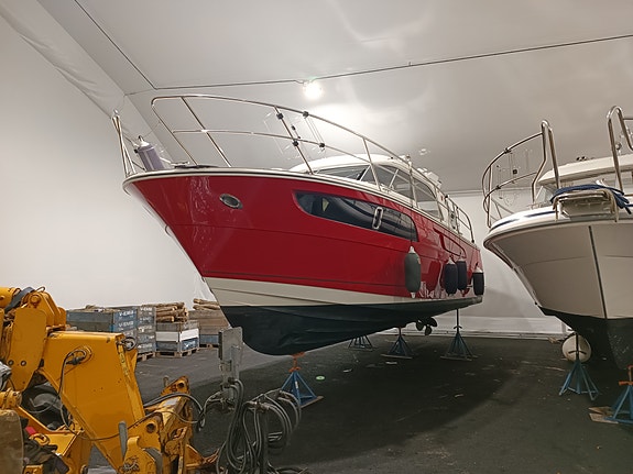 Marex 320ACC med Yanmar 8LV-370, V8 diesel, c:a 550 motortimmar 23 of 24