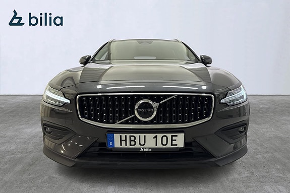 Volvo V60 Cross Country 2 of 5