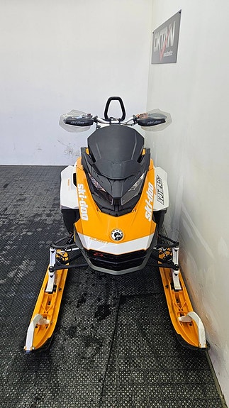 Ski-Doo Summit X 165 850 5 of 7