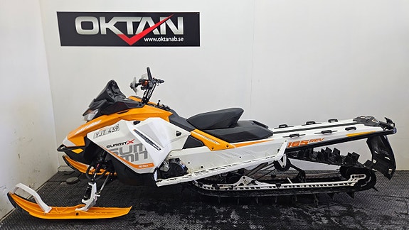 Ski-Doo Summit X 165 850 4 of 7