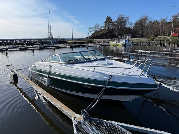 Four Winns 215 Sundowner –  Volvo Penta 5.0 – Låga timmar!