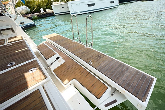 Beneteau Oceanis 48 6 of 12
