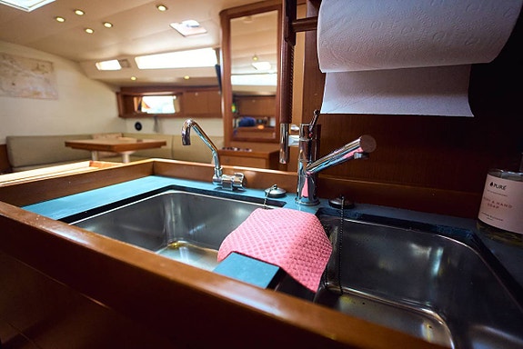 Beneteau Oceanis 48 7 of 12