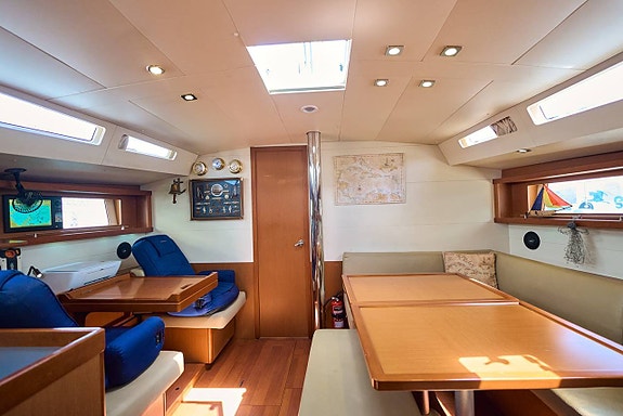 Beneteau Oceanis 48 9 of 12