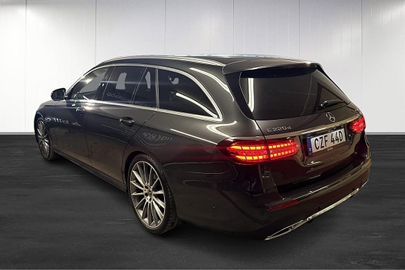 Mercedes-Benz E220 d 3 of 5
