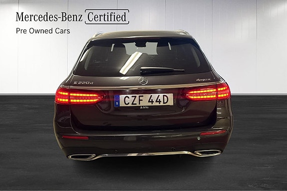 Mercedes-Benz E220 d 4 of 5