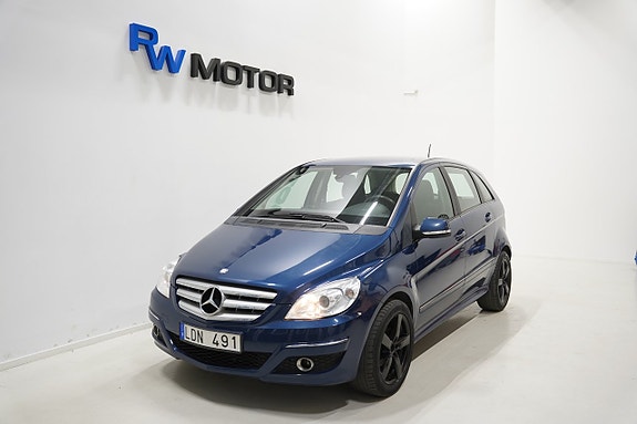 Mercedes-Benz B180 2 of 5