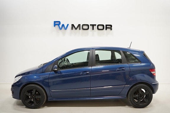 Mercedes-Benz B180 3 of 5