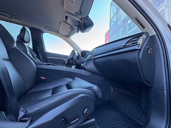Volvo XC90 14 of 24