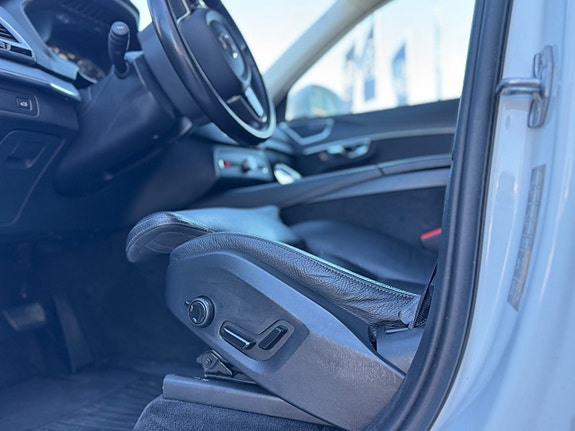 Volvo XC90 6 of 24