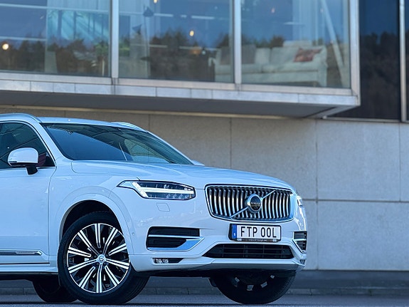 Volvo XC90 2 of 5