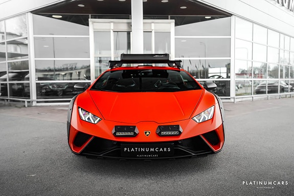 Lamborghini Huracan 3 of 5