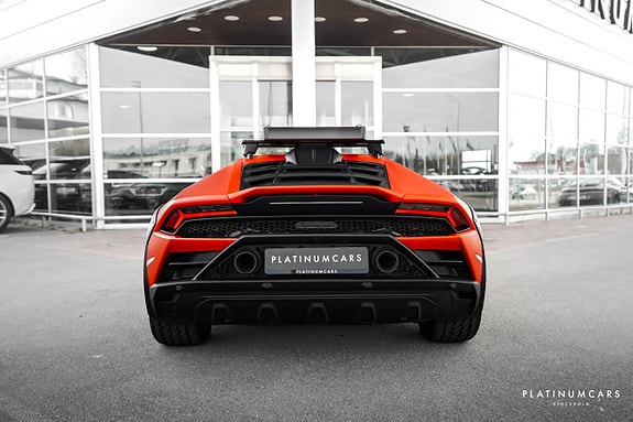 Lamborghini Huracan 4 of 5