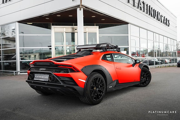 Lamborghini Huracan 2 of 5