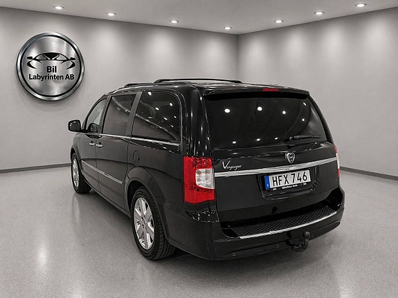 Lancia Voyager 5 of 5