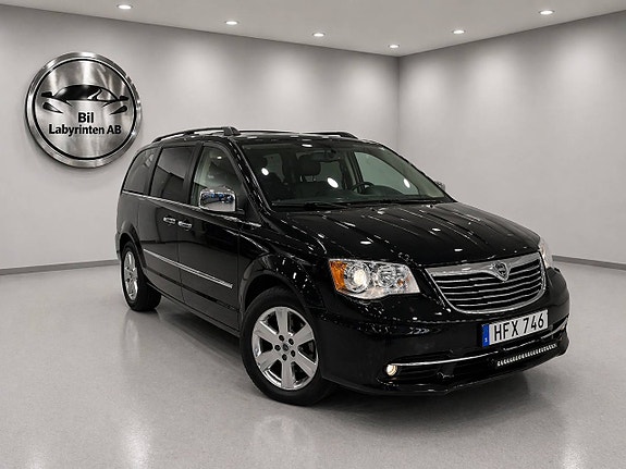 Lancia Voyager 4 of 5