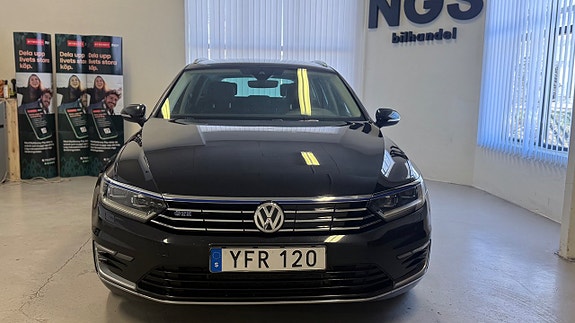 Volkswagen Passat 2 of 5