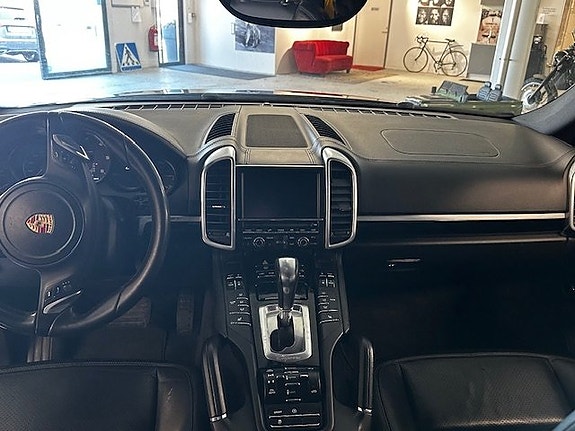 Porsche Cayenne 8 of 12