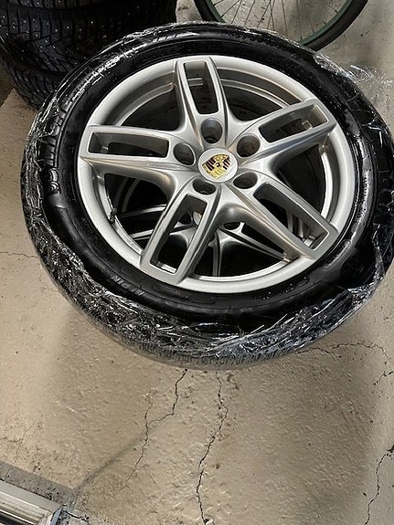 Porsche Cayenne 9 of 12