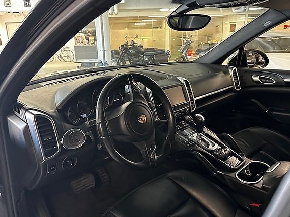 Porsche Cayenne 7 of 12