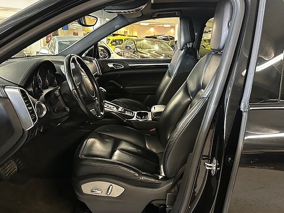 Porsche Cayenne 6 of 12