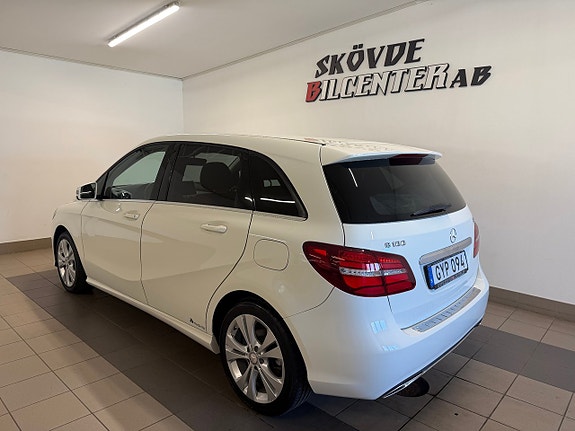 Mercedes-Benz B180 3 of 5