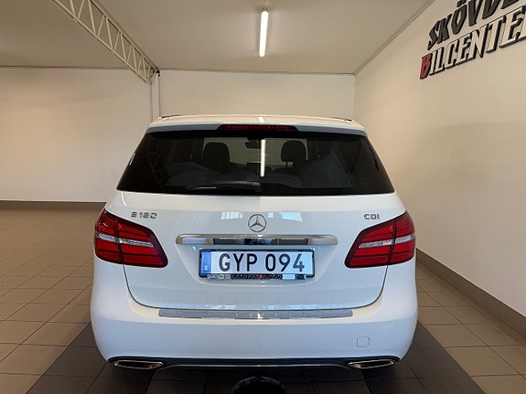 Mercedes-Benz B180 4 of 5