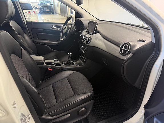 Mercedes-Benz B180 6 of 9