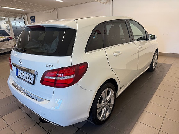 Mercedes-Benz B180 5 of 5