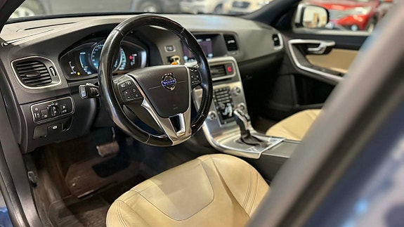 Volvo V60 14 of 25