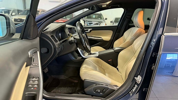 Volvo V60 13 of 25