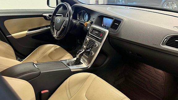 Volvo V60 16 of 25
