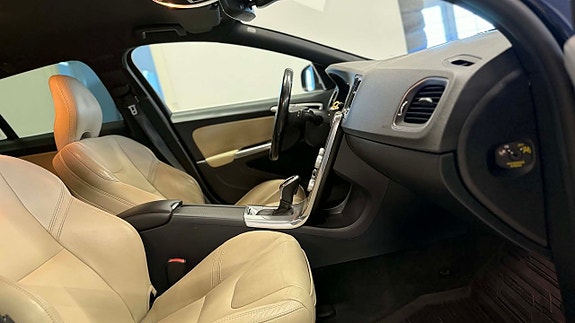 Volvo V60 15 of 25