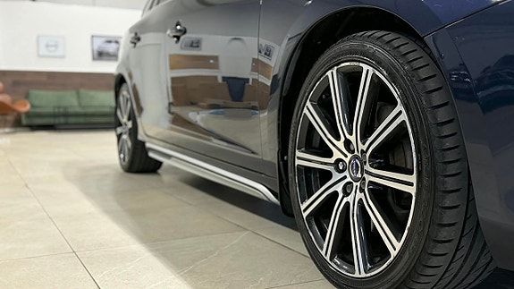 Volvo V60 19 of 25
