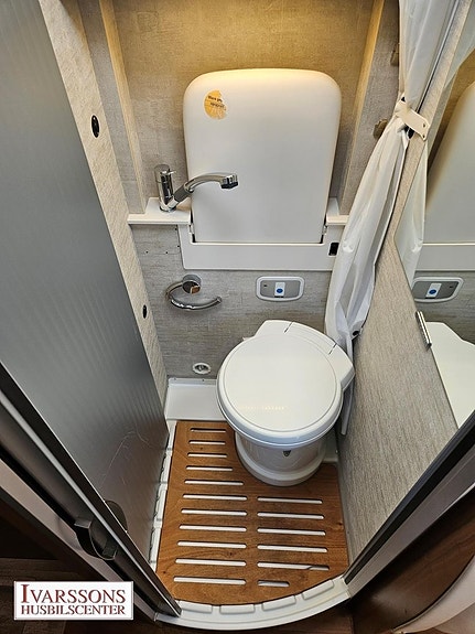 Hymer Van 520 S / Endast 6.37m / Enkelsängar / Mercedes / Automat 15 of 19