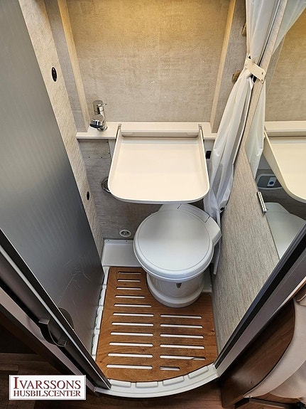 Hymer Van 520 S / Endast 6.37m / Enkelsängar / Mercedes / Automat 16 of 19
