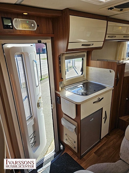 Hymer Van 520 S / Endast 6.37m / Enkelsängar / Mercedes / Automat 8 of 19