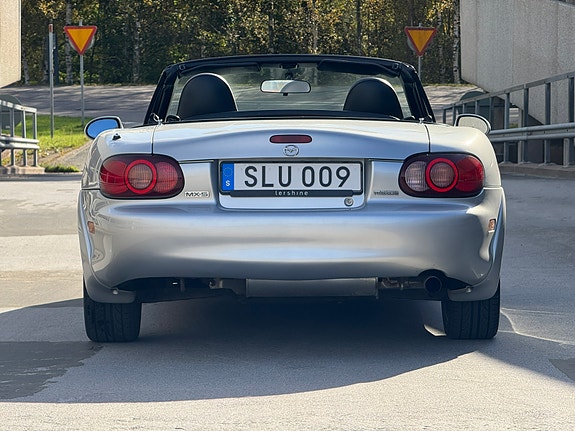 Mazda MX-5 4 of 5