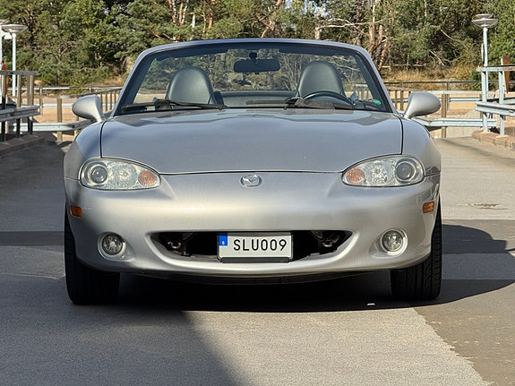 Mazda MX-5 2 of 5
