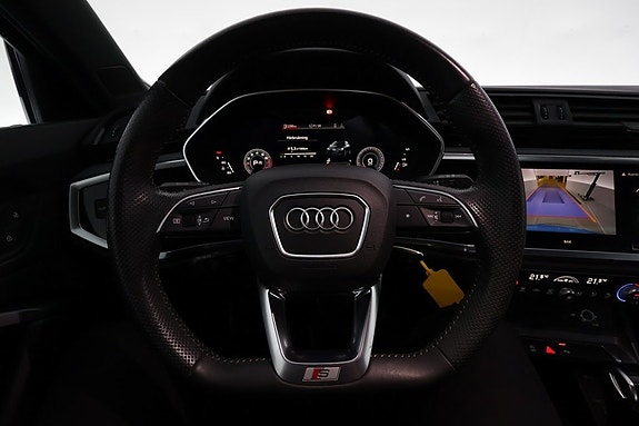 Audi Q3 14 of 21