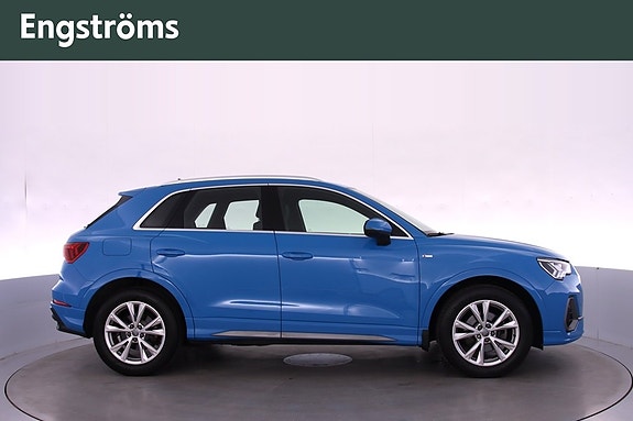 Audi Q3 2 of 21