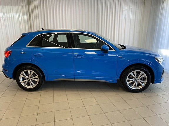 Audi Q3 2 of 5