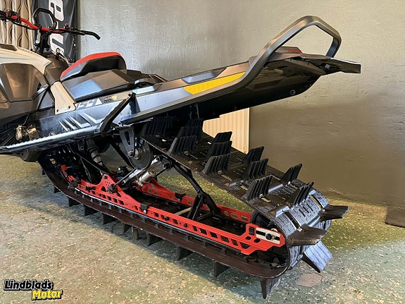 Ski-Doo Summit X Expert 154" 850 E-TEC -21 m. SHOT 4 of 5
