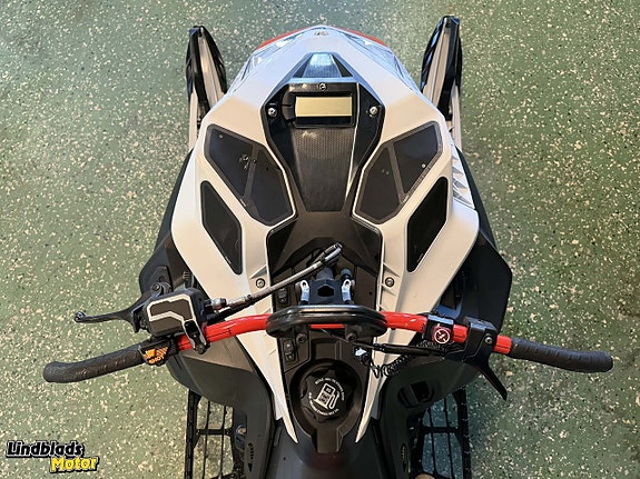 Ski-Doo Summit X Expert 154" 850 E-TEC -21 m. SHOT 5 of 5