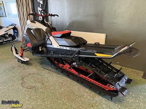 Ski-Doo Summit X Expert 154" 850 E-TEC -21 m. SHOT 3 of 5